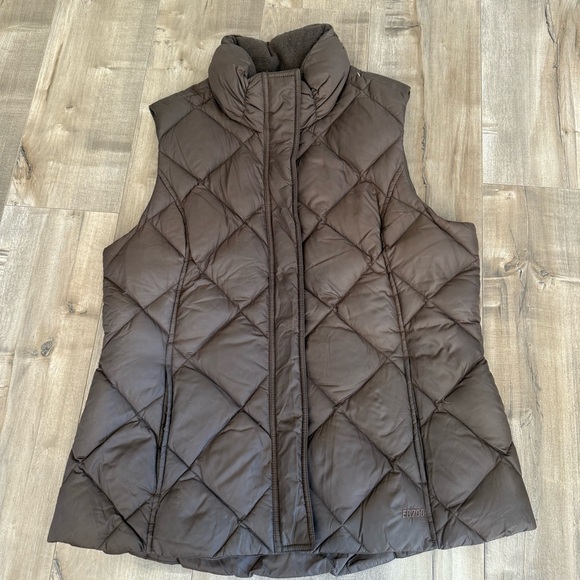 Eddie Bauer Puffer Vest Goose Down EB700 Fill Women Medium Nylon Quilt Chocolate - Picture 1 of 12